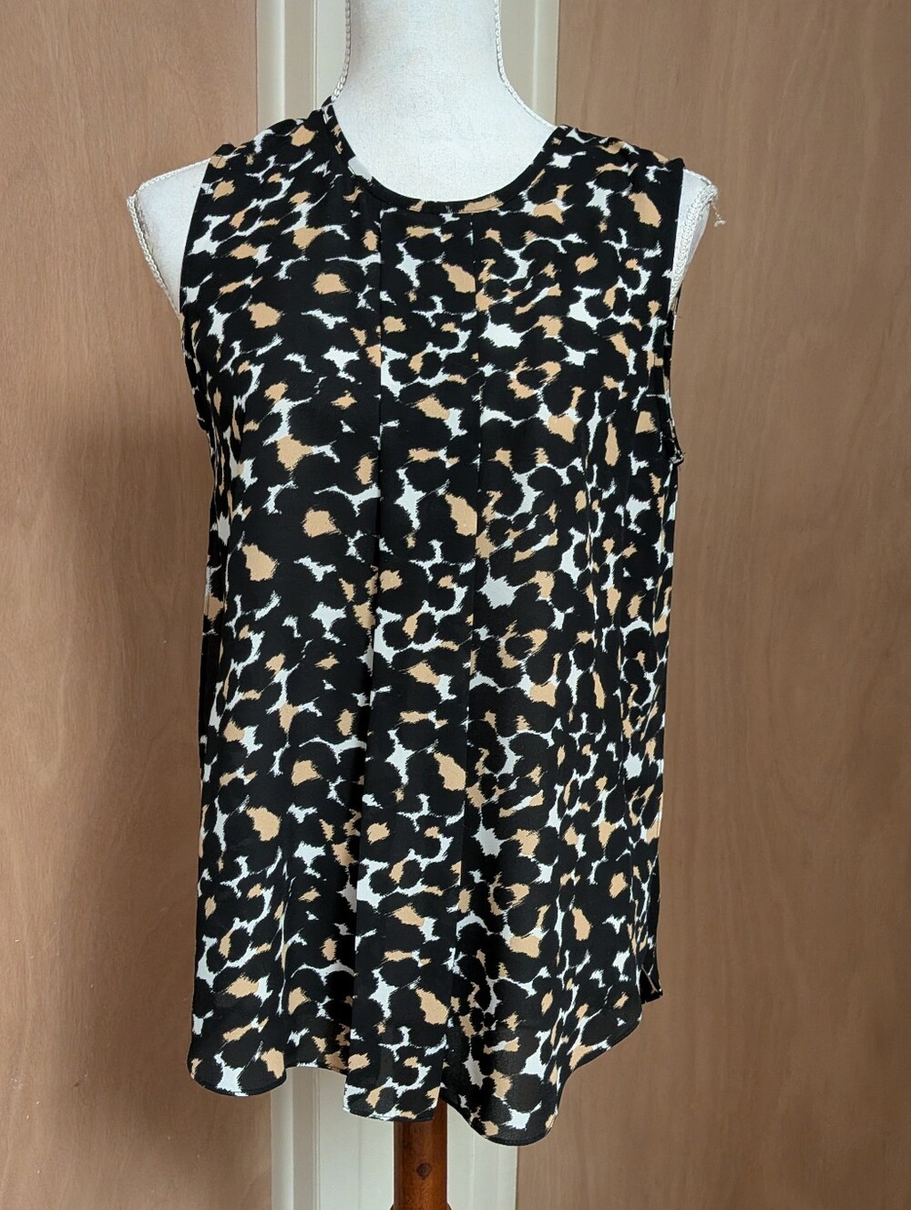 Vince Camuto PM Sleeveless Animal Print Blouse Black Tan Pleated Front Top